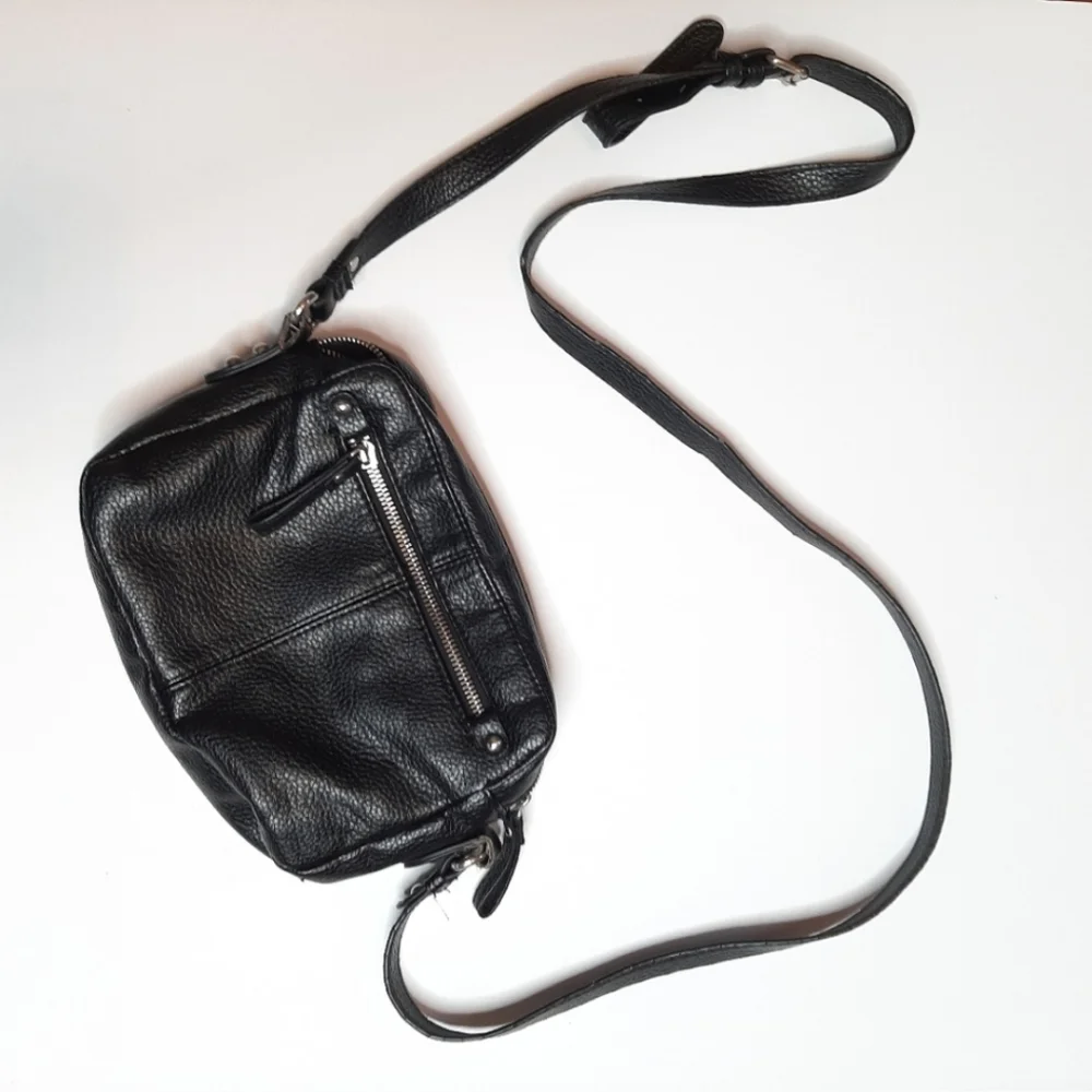 🖤✨ Black Faux Leather Handbag · 9